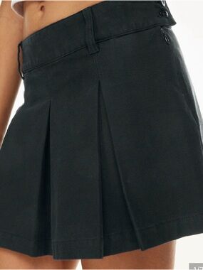 Aritzia Wilfred free Black Pleated Mini Skirt